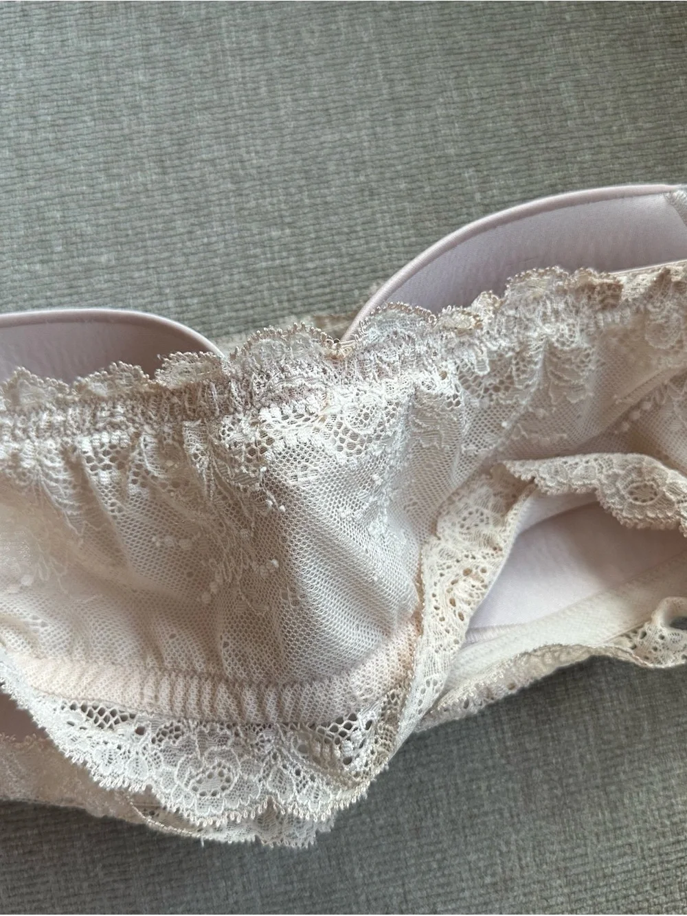 SPANX Strapless Lace Bandeau Bra in Beige Size Medium